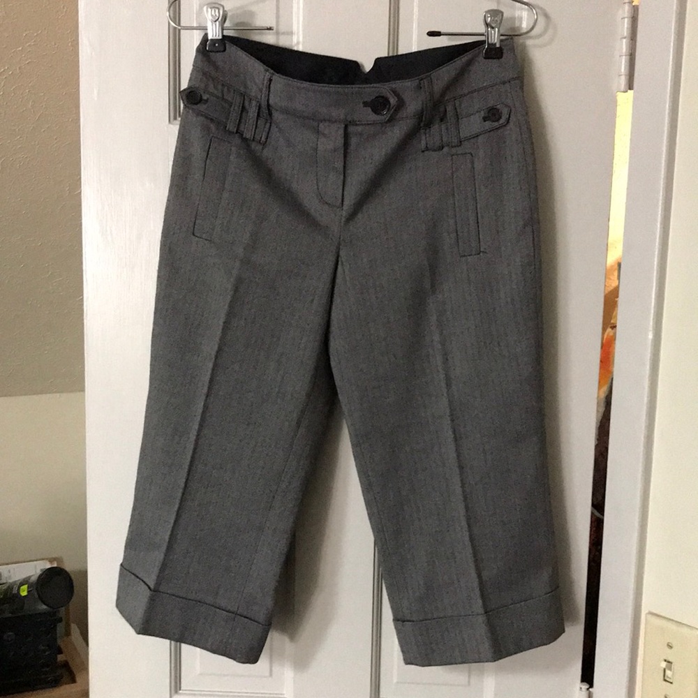 2/$10 Esprit Size 4 B&W Capri’s